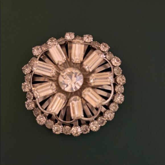 Jewelry - Vintage Rhinestone 1950’s multi layered flower    Brooch.